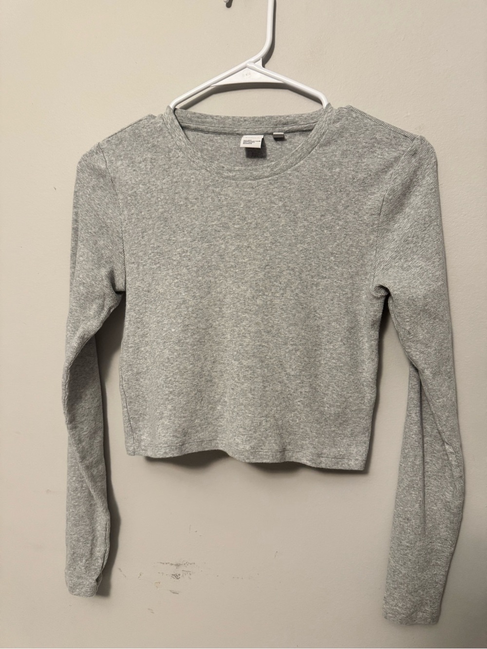 Aritzia Light Heather Gray Long Sleeve Crop Top